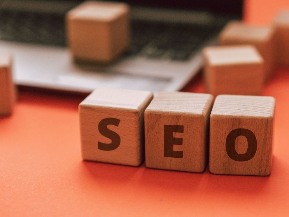 Análise de SEO e crescimento de tráfego orgânico em site