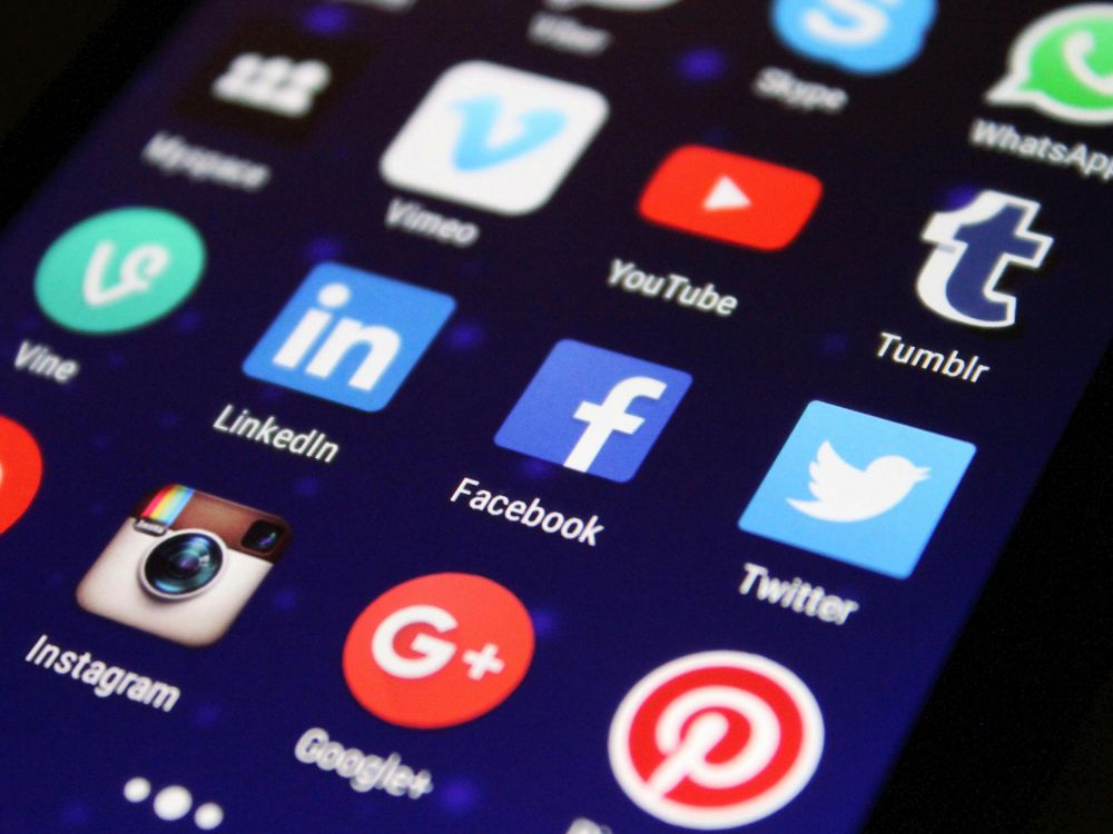 Uso de redes sociais como estratégia de marketing digital para aumentar alcance e engajamento